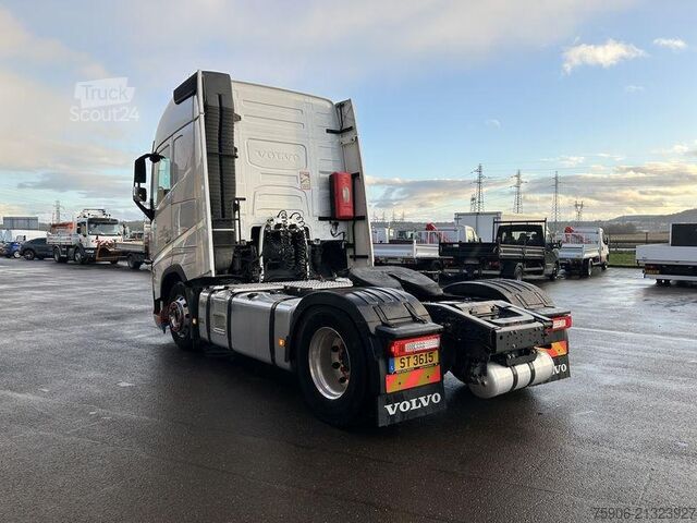 Standard tractor unit Volvo FH