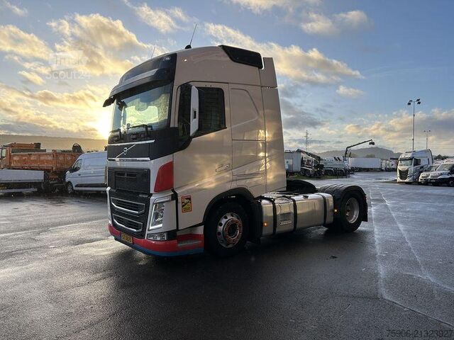 Standard tractor unit Volvo FH