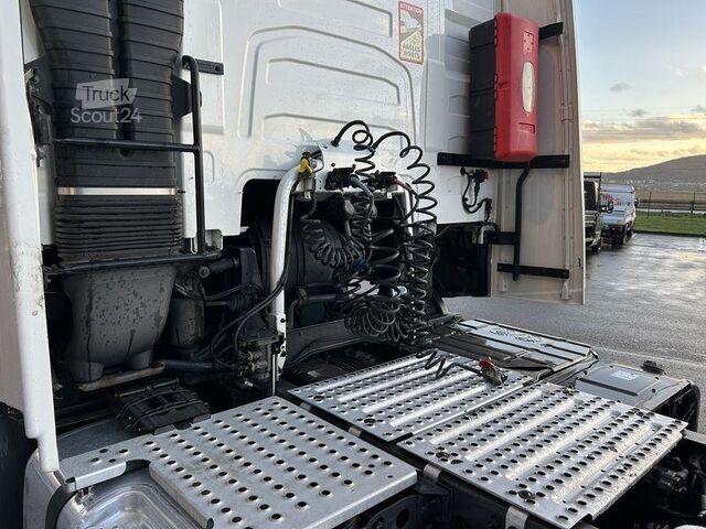 Standard tractor unit Volvo FH