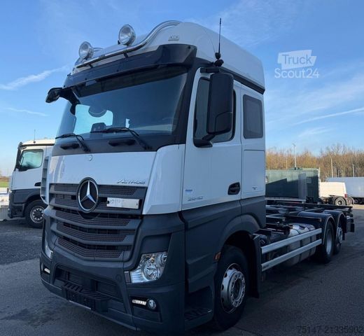 LKW-Fahrgestell MERCEDES-BENZ 2540 L Actros 6x2 Fahrschule 5-Sitzer Liftachse