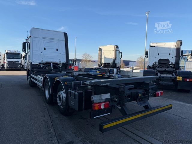 LKW-Fahrgestell MERCEDES-BENZ 2540 L Actros 6x2 Fahrschule 5-Sitzer Liftachse