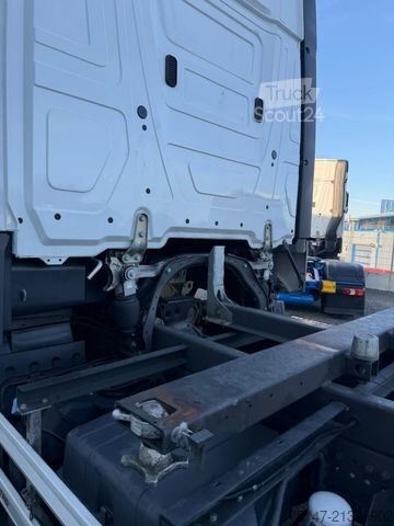 LKW-Fahrgestell MERCEDES-BENZ 2540 L Actros 6x2 Fahrschule 5-Sitzer Liftachse