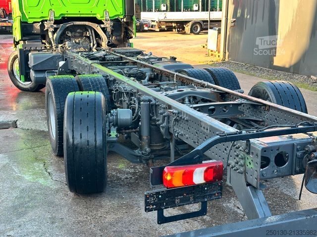 Kamyon şasisi MERCEDES-BENZ Actros 2551 6x2 LL Lenk/Lift  Retarder