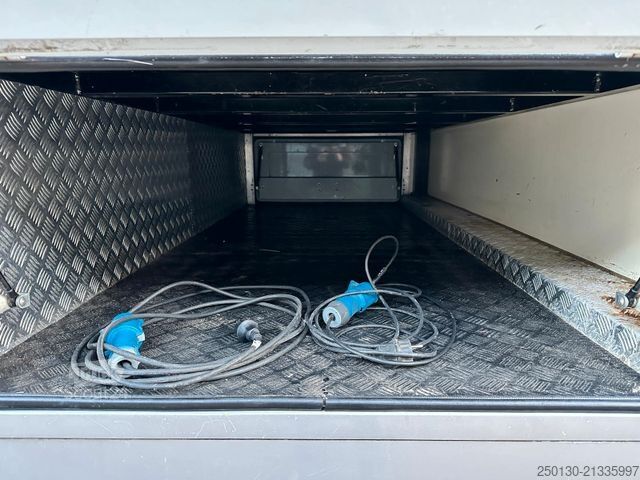 Camion pour bétail SCANIA R380 6x2 LL 7 Pferde + Bad/ TV/ WC/ Küche