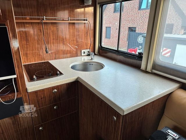 Camion pour bétail SCANIA R380 6x2 LL 7 Pferde + Bad/ TV/ WC/ Küche