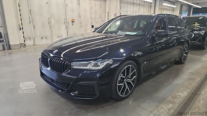 Minibus BMW 530 i xDrive M Sport Laser/Panorama/AHK/HarmanKa