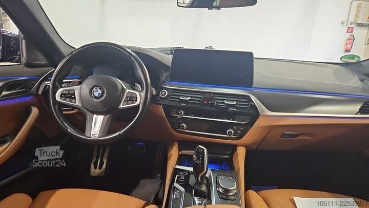 Minibus BMW 530 i xDrive M Sport Laser/Panorama/AHK/HarmanKa