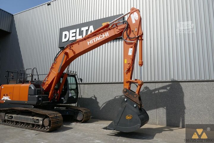 Rupsgraafmachine Hitachi ZX210LC-6