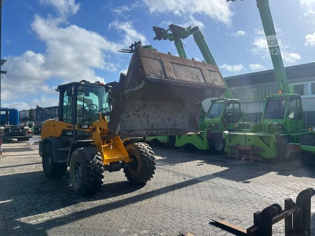 Cargadora sobre neumáticos Terex TL 80