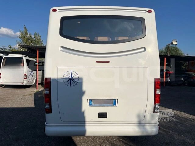Távolsági busz IVECO 65C