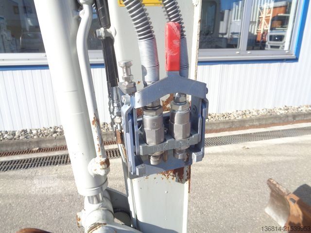 Mini ekskavatorius TAKEUCHI TB 225 Powertilt Löffel Taklock 2.400 kg